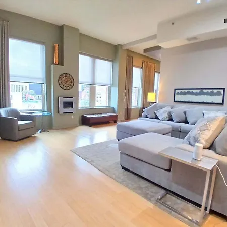 Downtown Cleveland- Steps To Sports & Events Condo